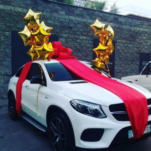 Украшения автомобиля в салоне